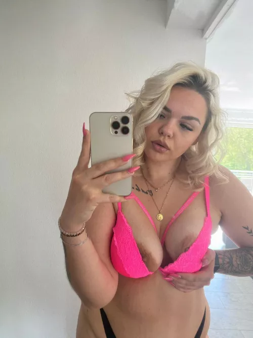 You know I love my mirror selfies