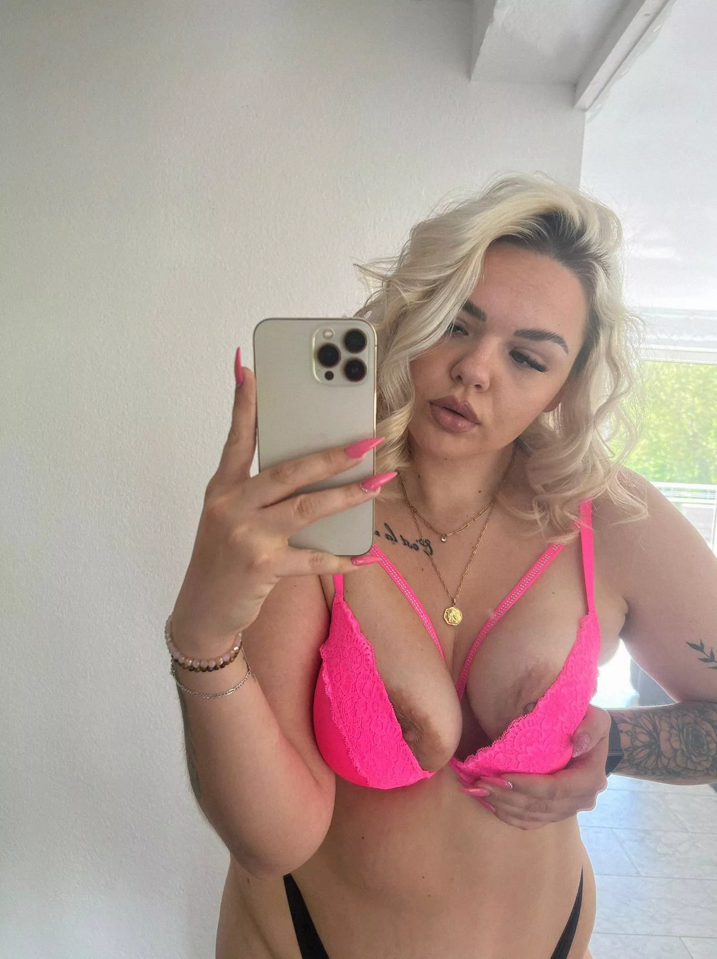 You know I love my mirror selfies