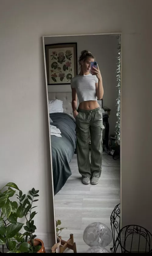 19 yo mirror selfie iutr