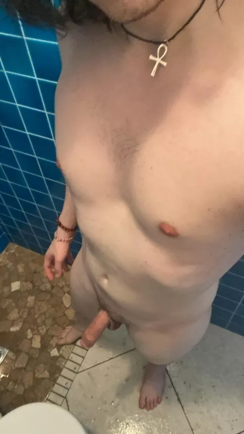 [22] any guys around my age to talk?🙃