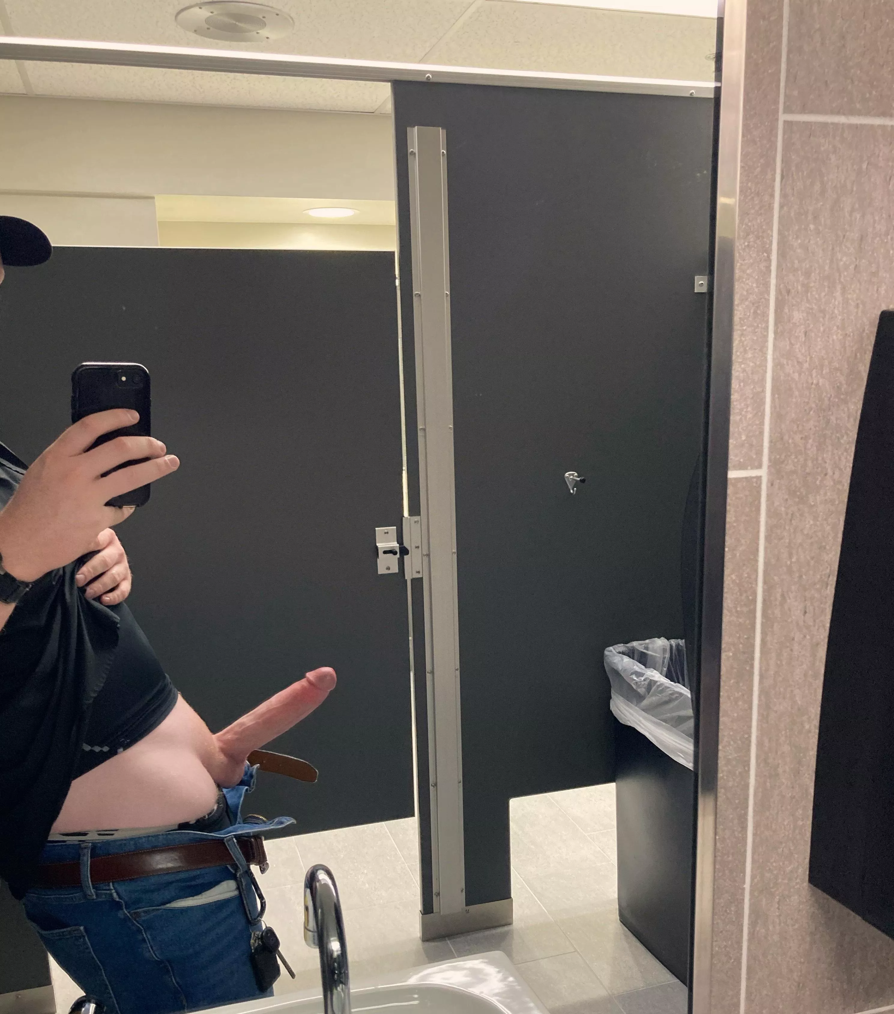 [24] Sorry…he just fell out👀😅