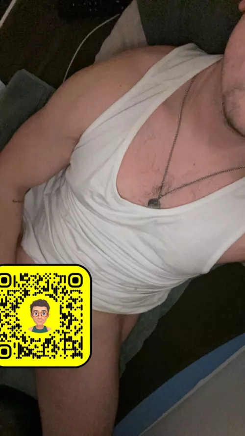 25 dl army. masc, verbal and uncut rugby guy. On vacation with gf. Got some time for myself. send pics/vids when adding. strugby