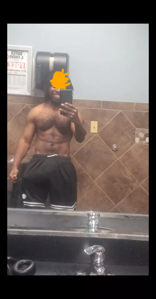 37M hung black male in Chicago seeking hotwife or hot singles 