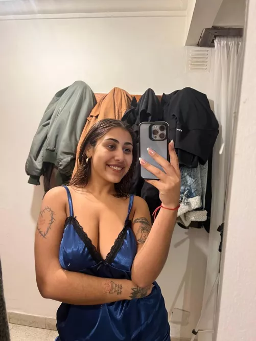 A simple but stunning girl for you