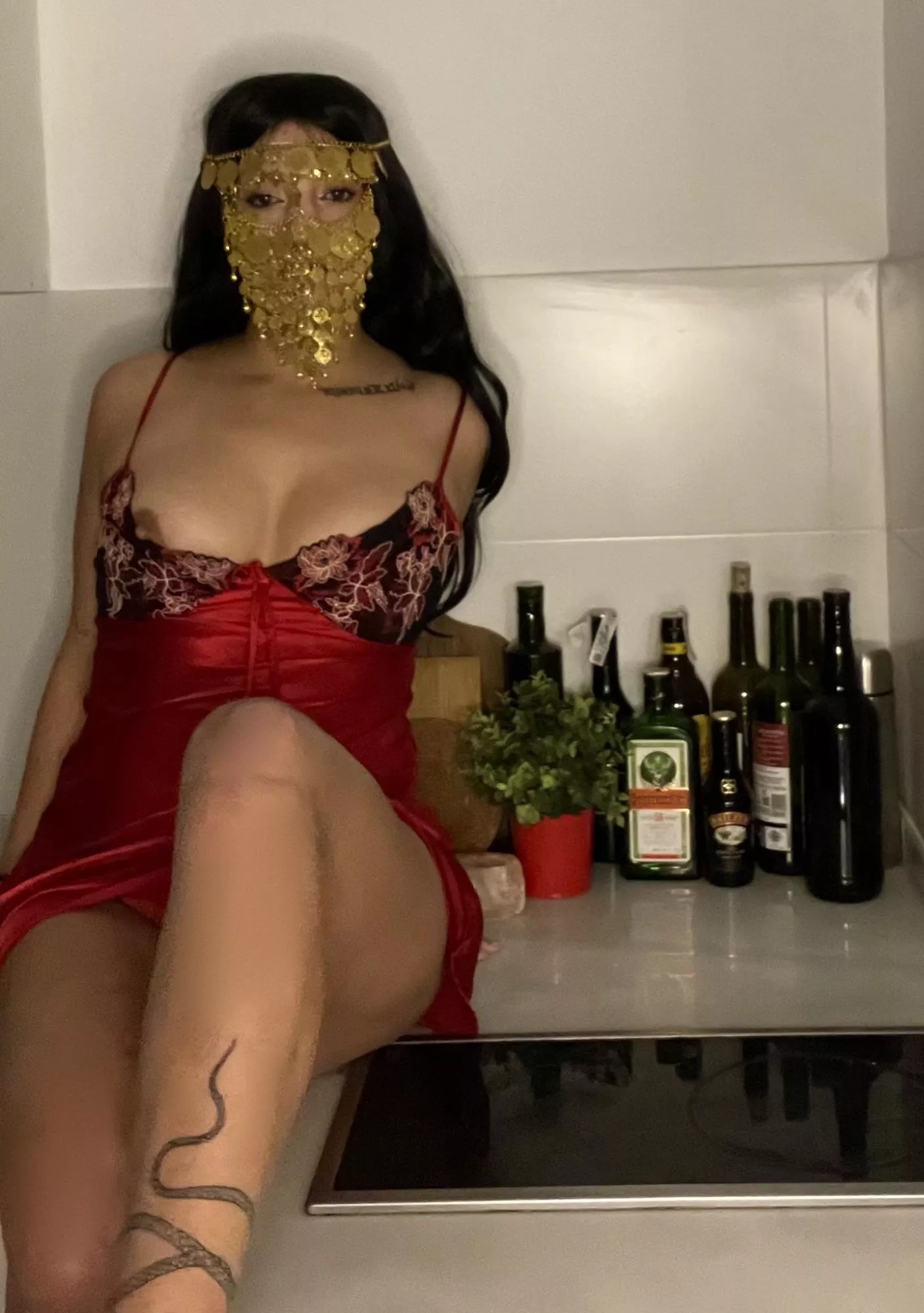 Get on your knees, today you show me your magic tongue😈