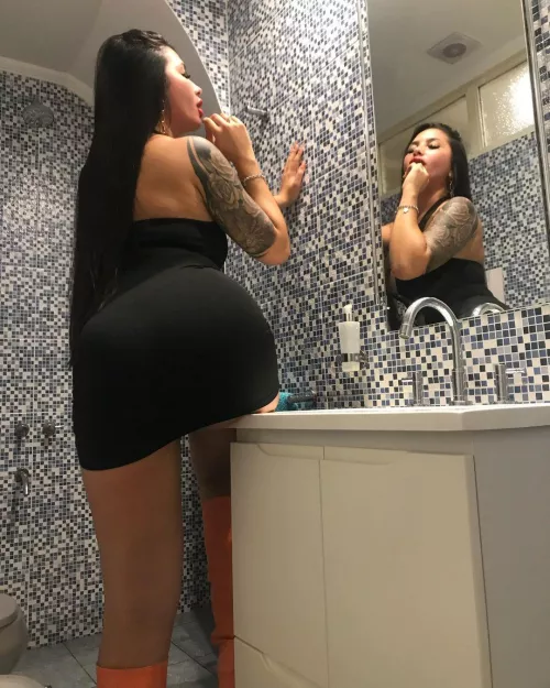 Help your Trophy in getting ready for the evening