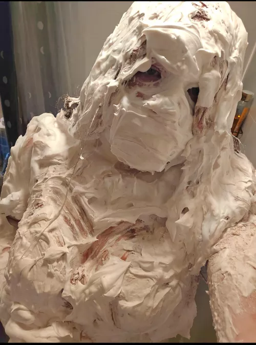 I don't think I'm covered in enough cream.. feel free to add more 🤍😉