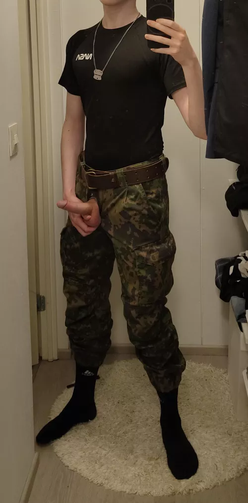 I need someone to empty my balls😈💦