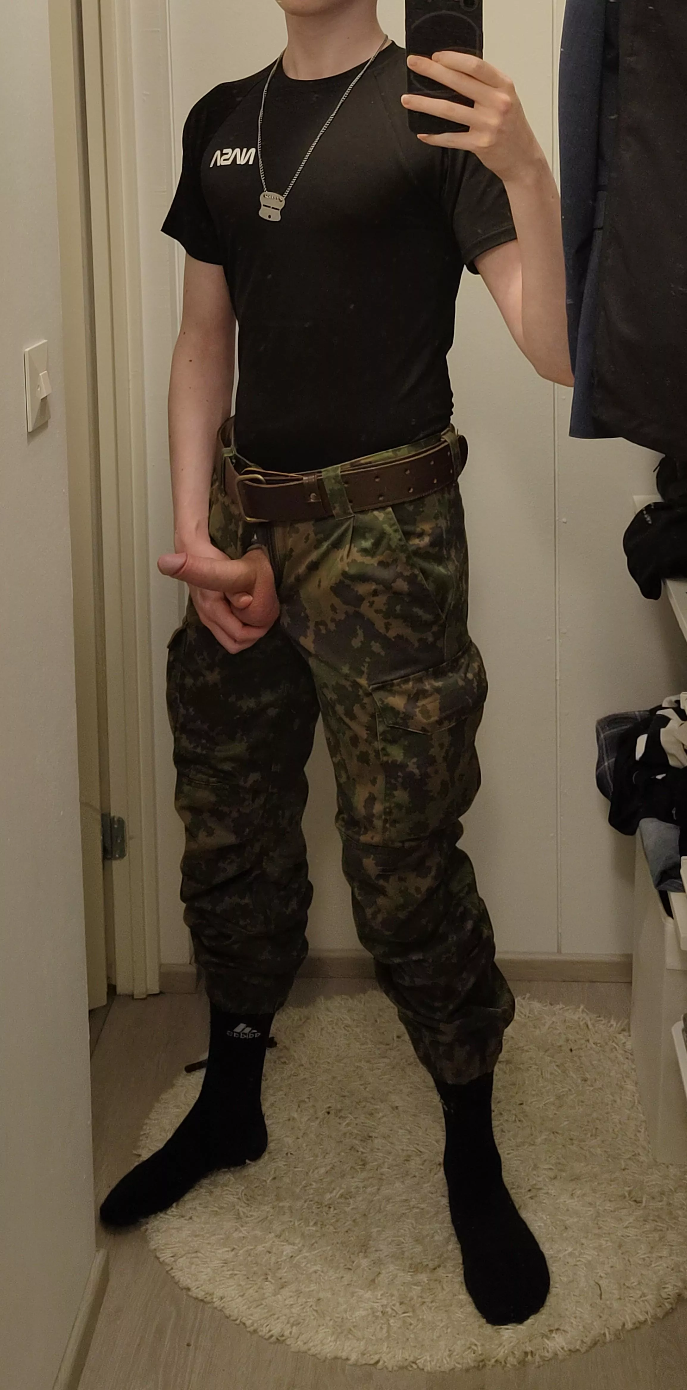 I need someone to empty my balls😈💦