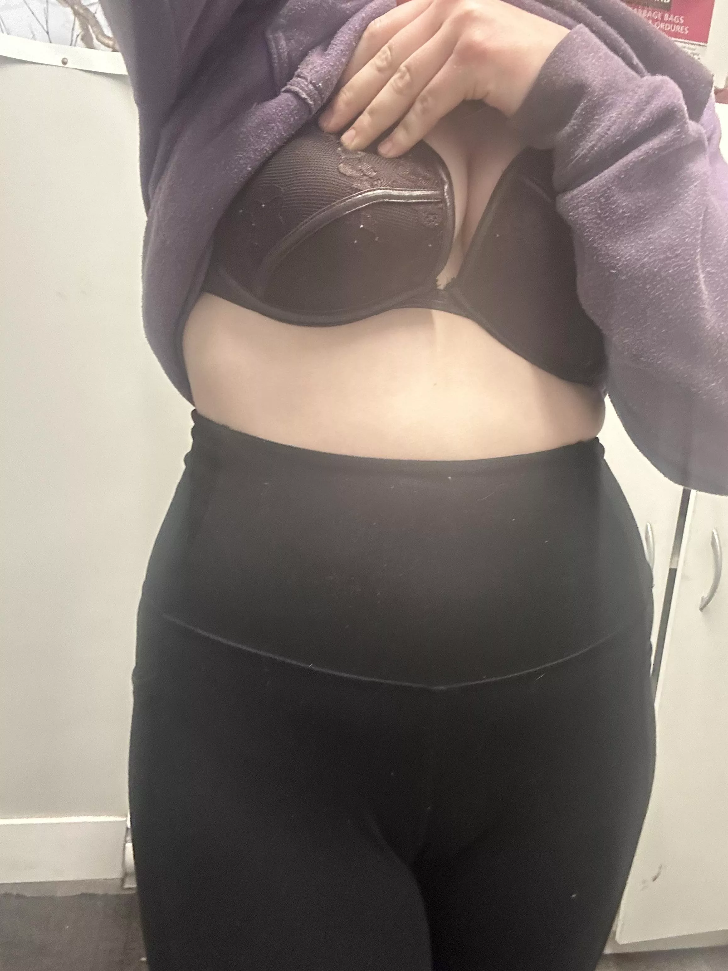 Love the fit on these old leggings 