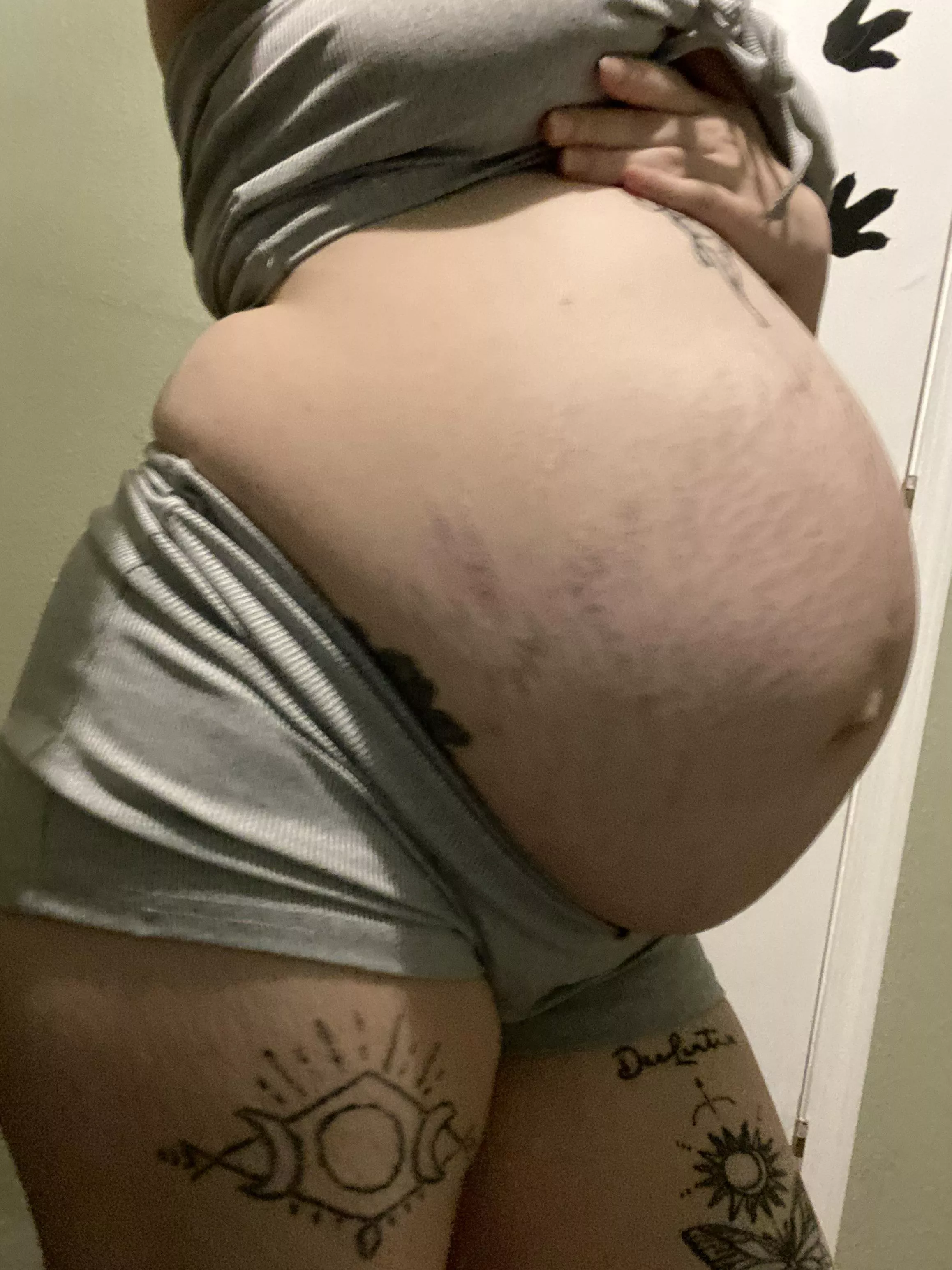 New outfit… who wants to see it come off😩