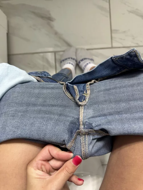 Oops, forgot to wear panties🤭