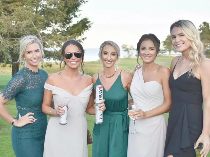 Pick a wedding guest. [5]