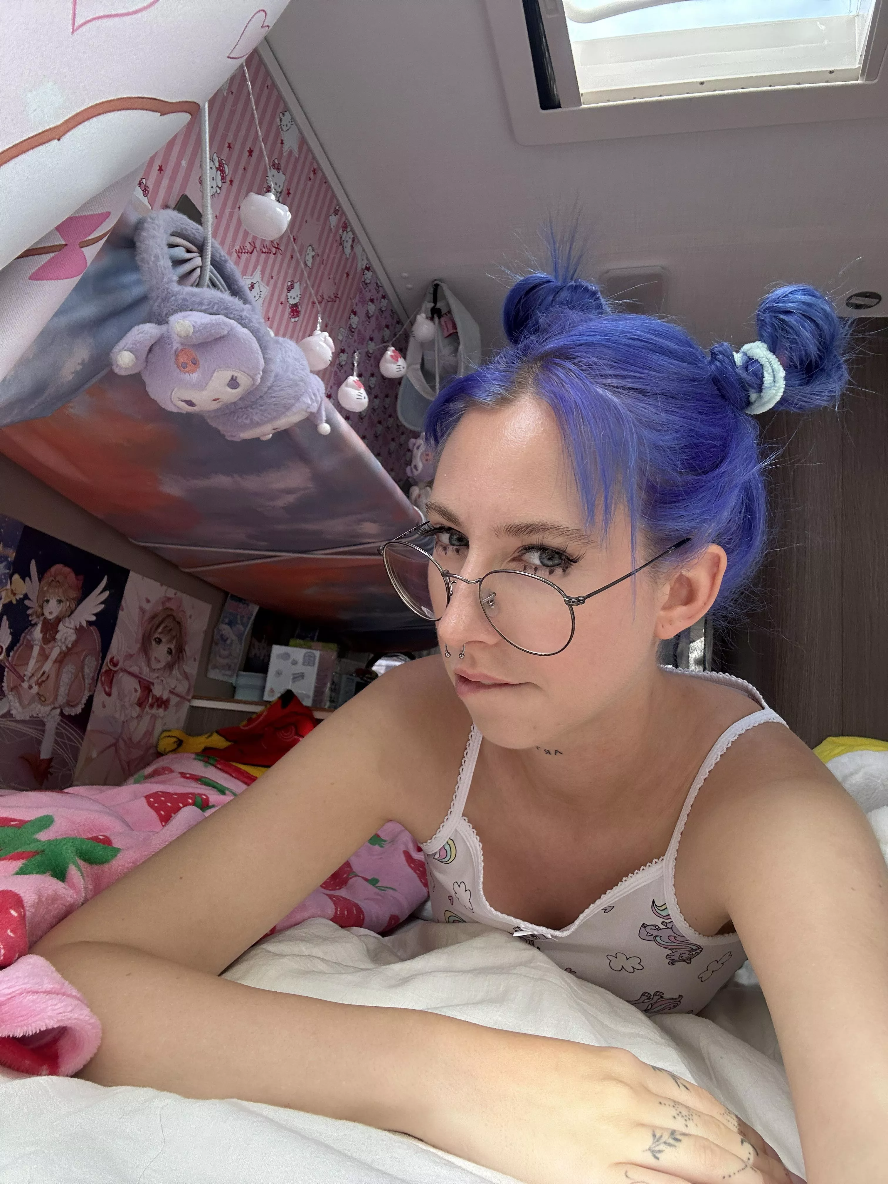 Say hi if I can be your favorite nerdy girl 💜 [f]
