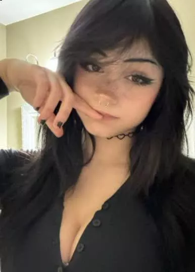 Tell me your favorite band and it will determine if we are fucking