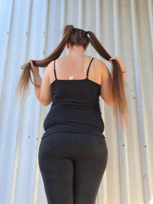 Time for you to pull my hair together... would you? 