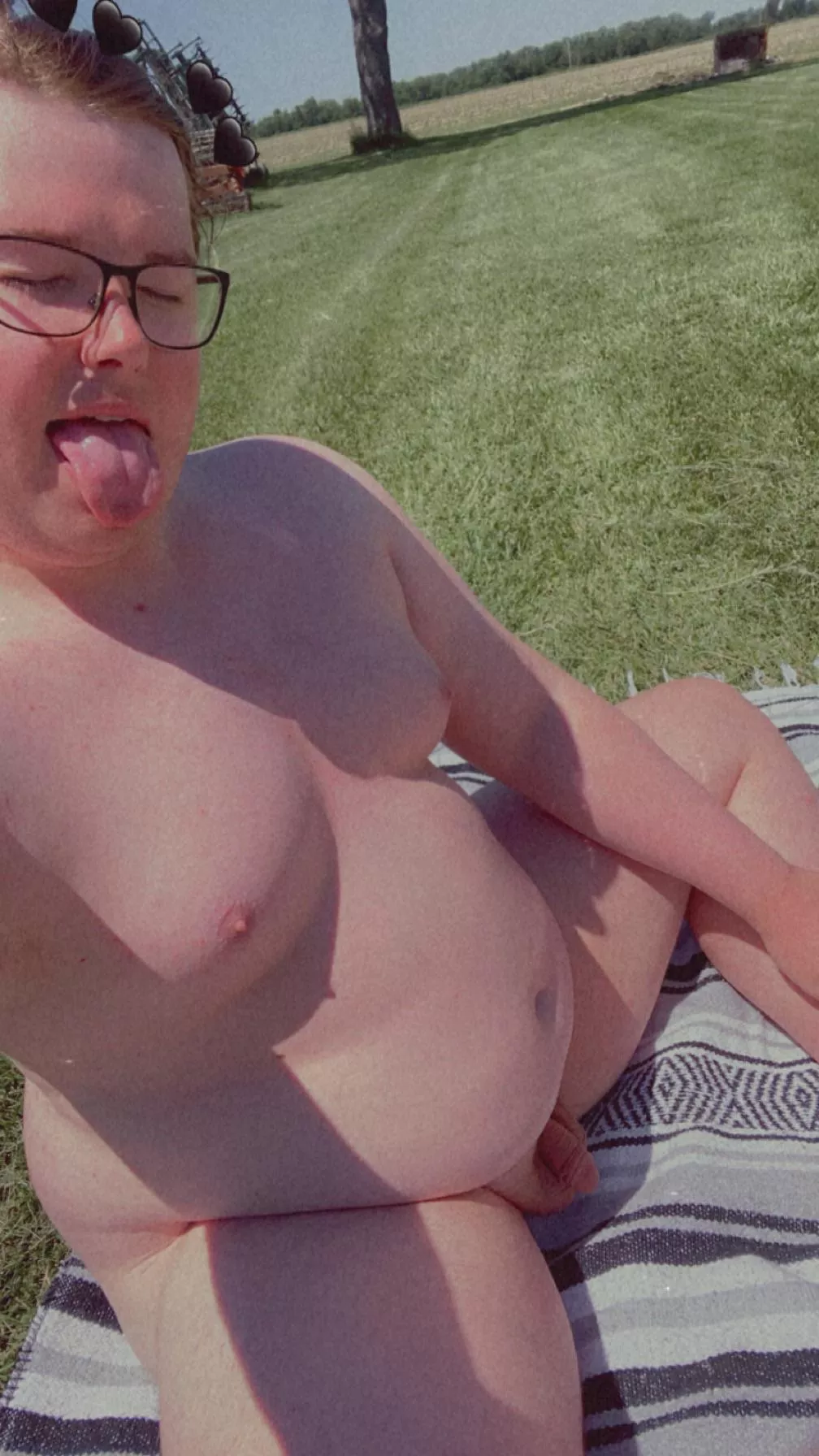 Wanna tan outside with a gay fatty?