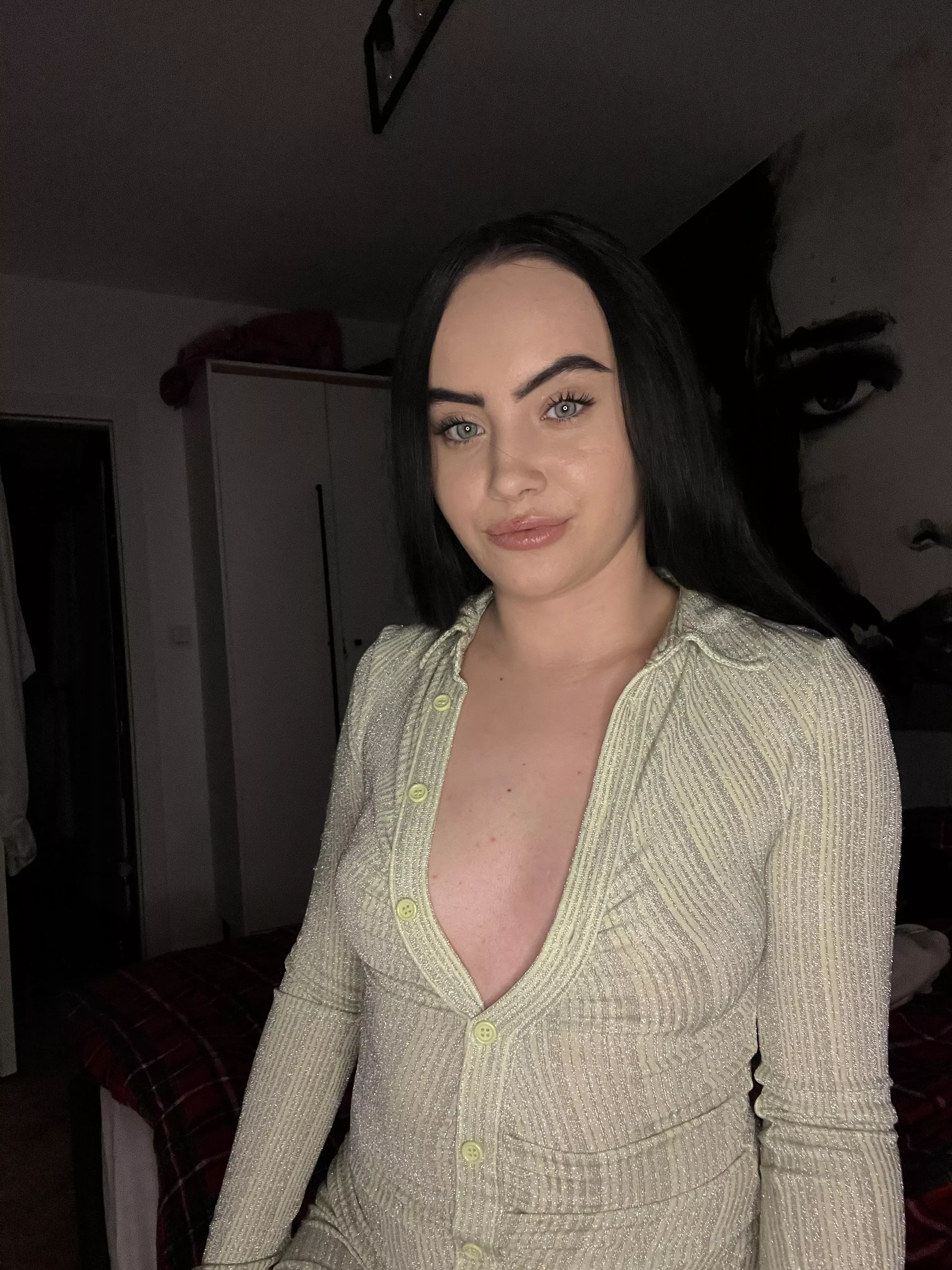 Wearing no bra for a date is a yes or no?