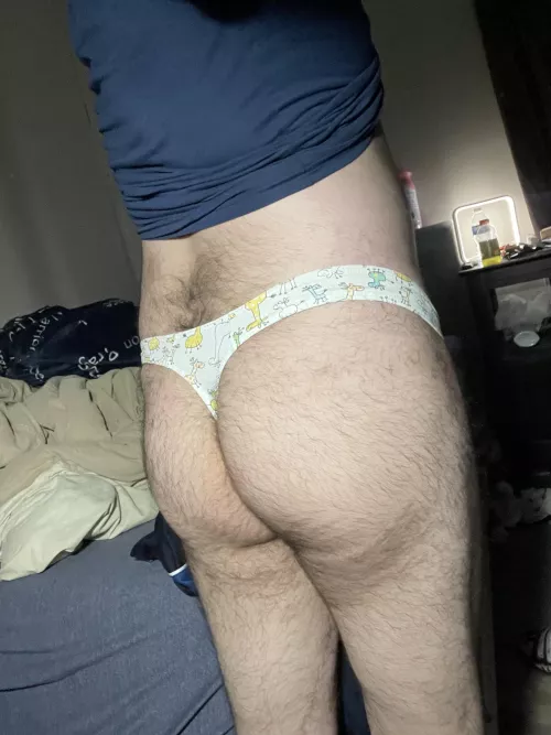 Wearing this to go out to eat with my sister should I put a cage on to 😆 