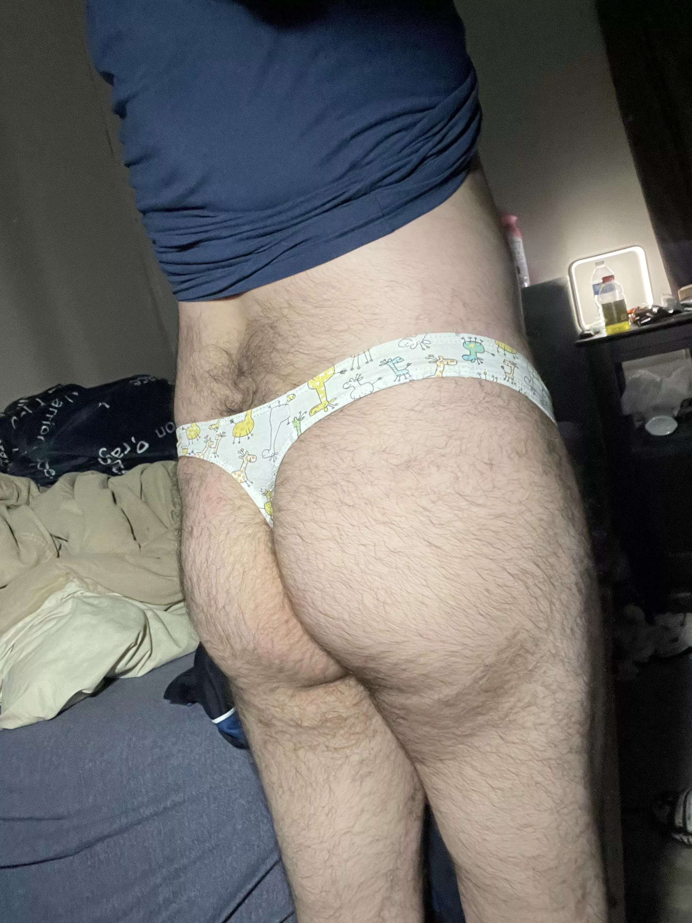 Wearing this to go out to eat with my sister should I put a cage on to 😆 