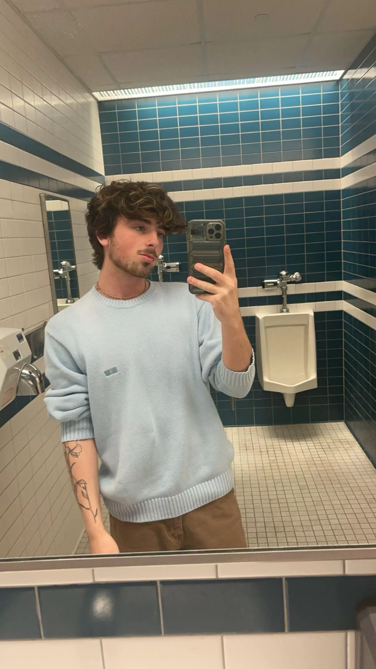 why is everyone here so pretty 