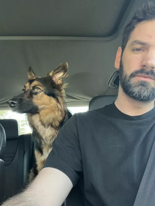 Zoey can’t wait to go scare the geese at the park 🪿 (she’s a menace)