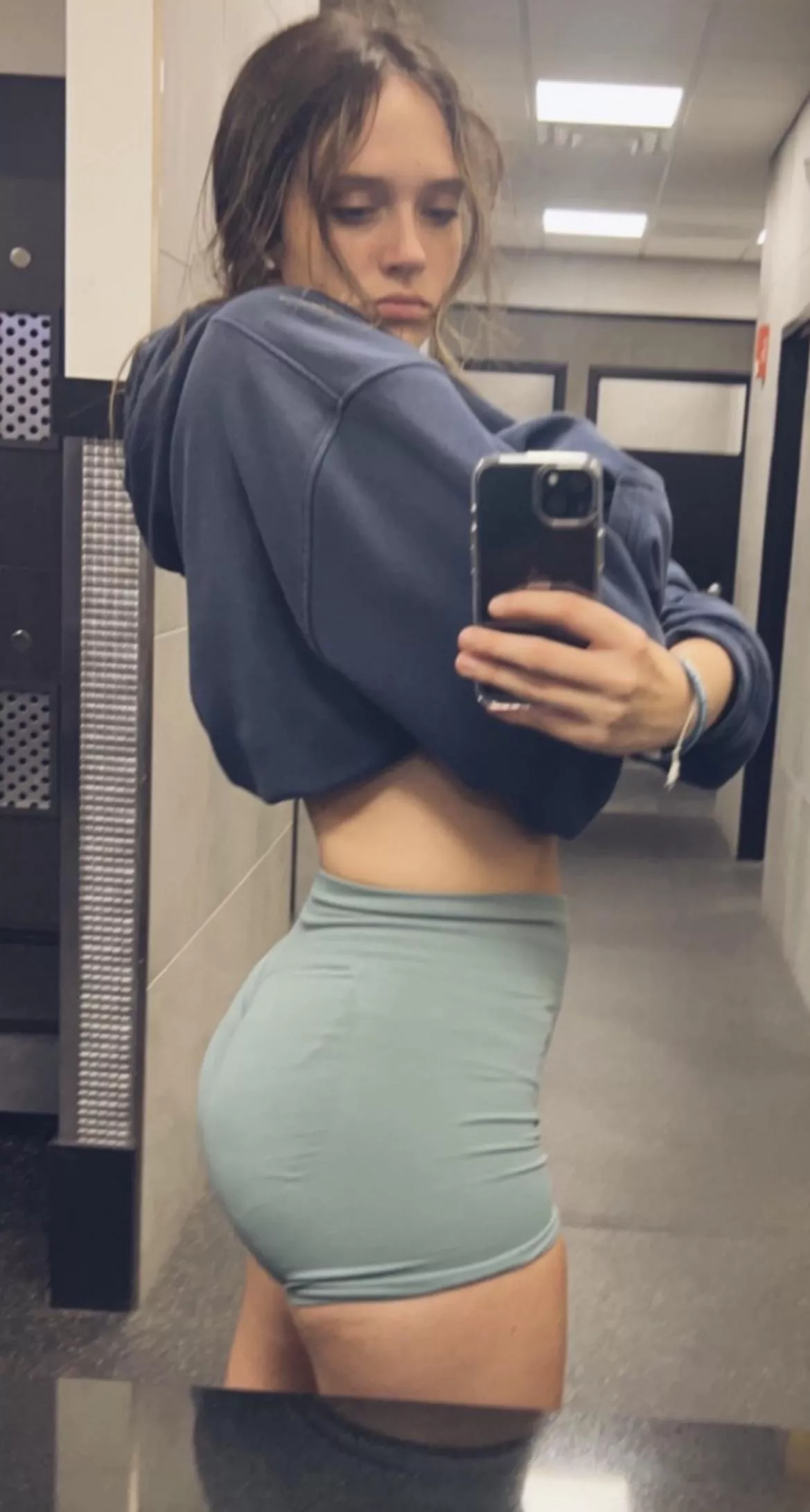 18 y/o perfect booty🍑