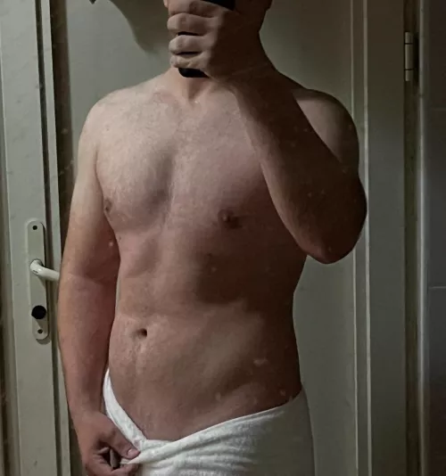 [34] Is it bad for a 34 yo dad of 2 ? Wife doesnt appreciate enough