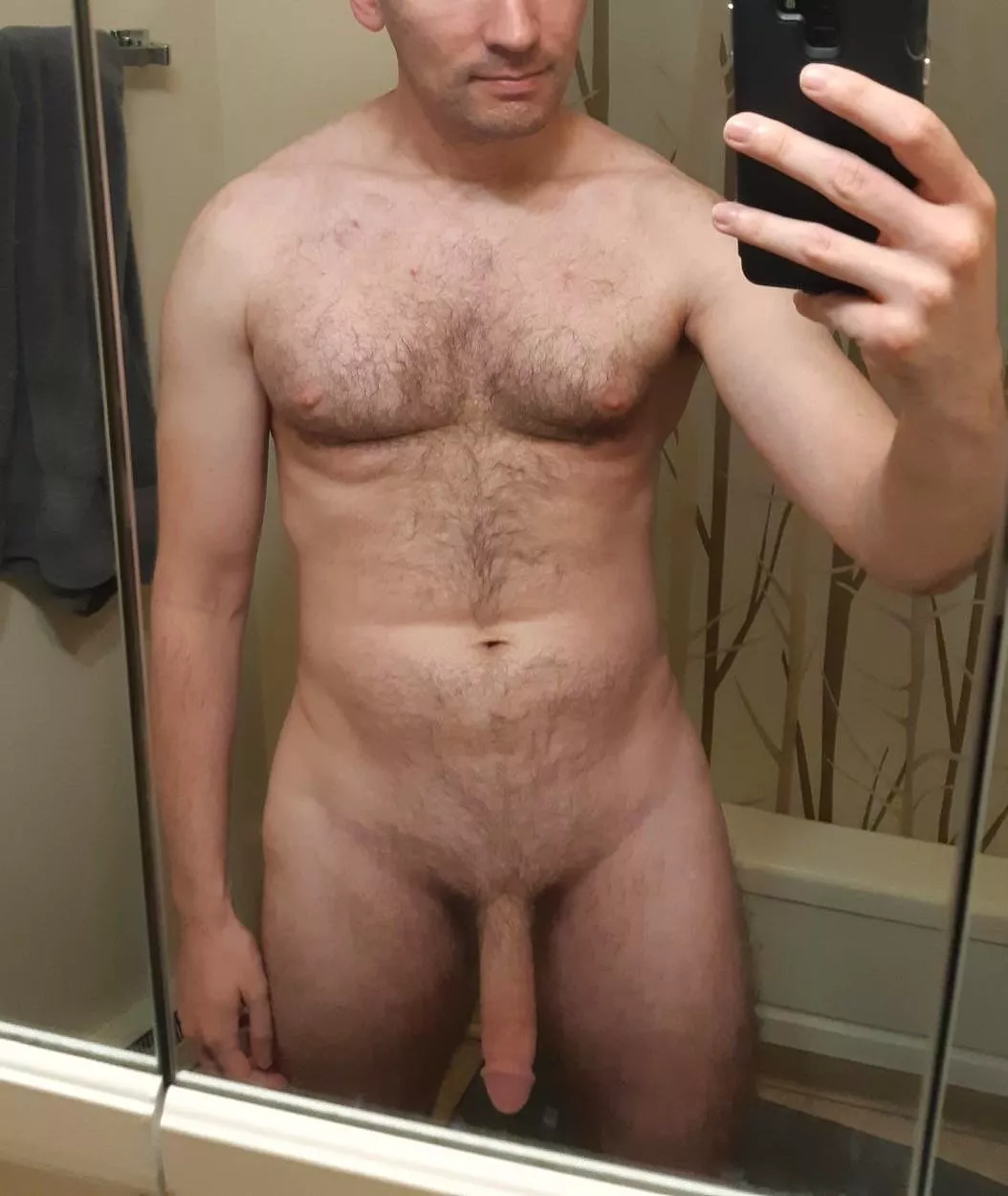 [34] Just thought I'd show you all what I look like naked. Would you like to see the full face version of this pic? Just ask and I'll show it to you