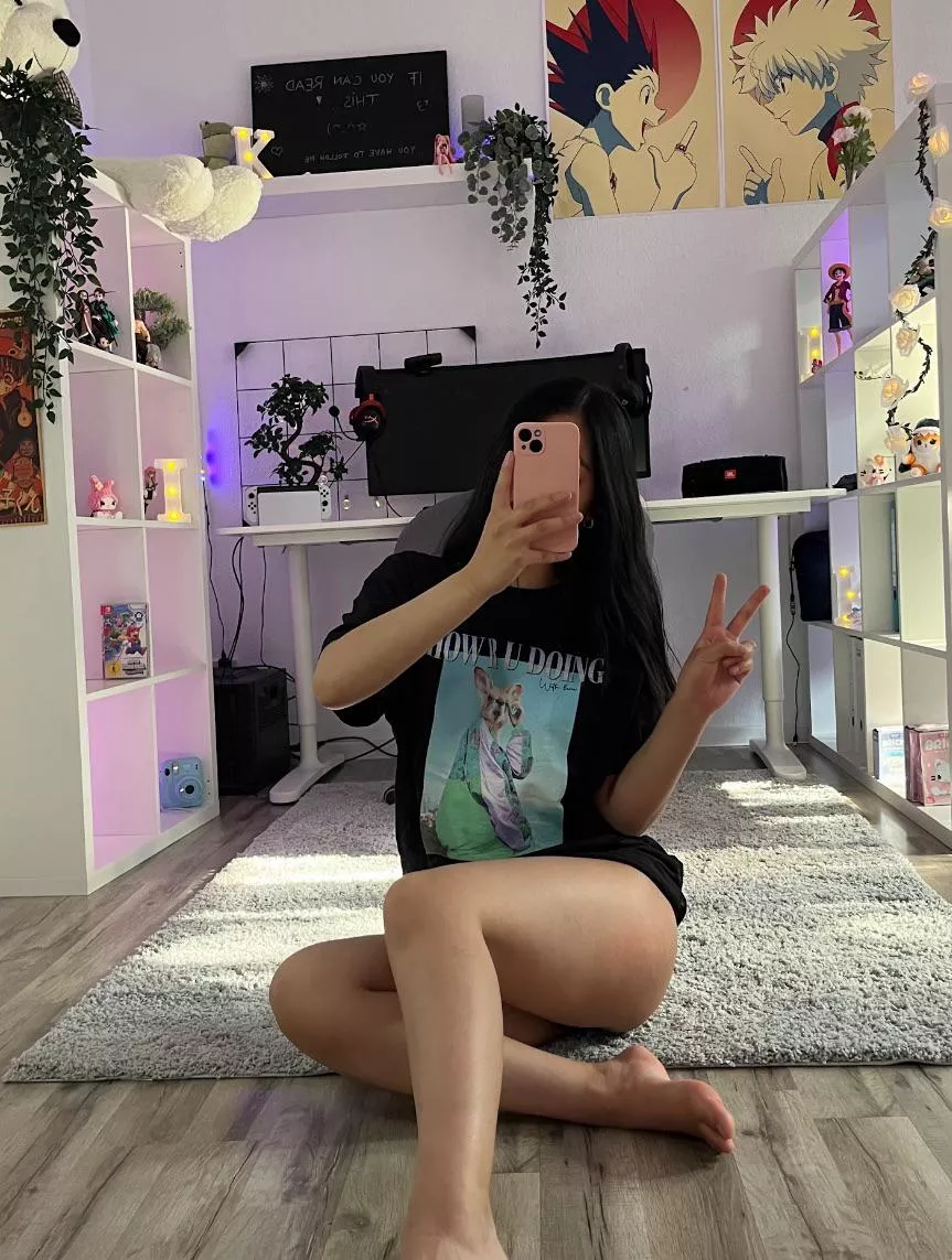 I know you want my shirt, but the kangos mine ;3