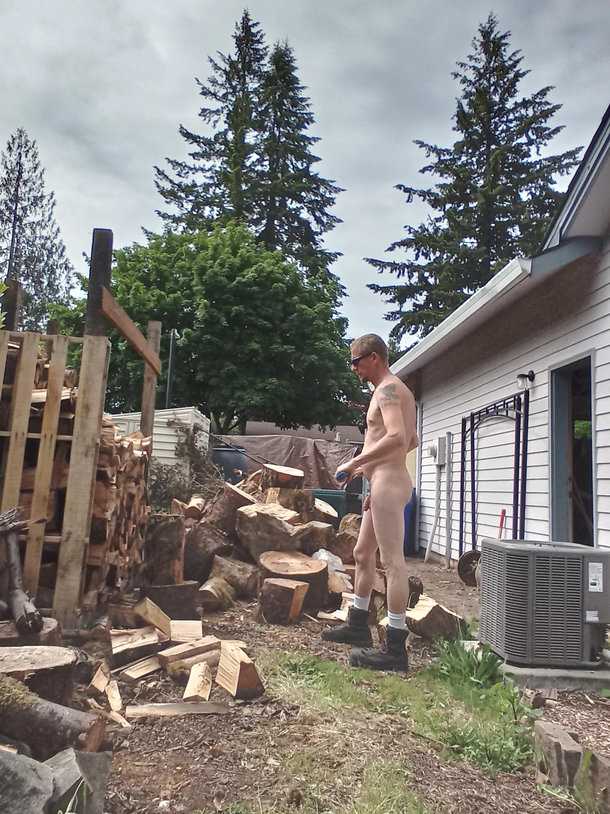 I might be working but atleast I'm naked