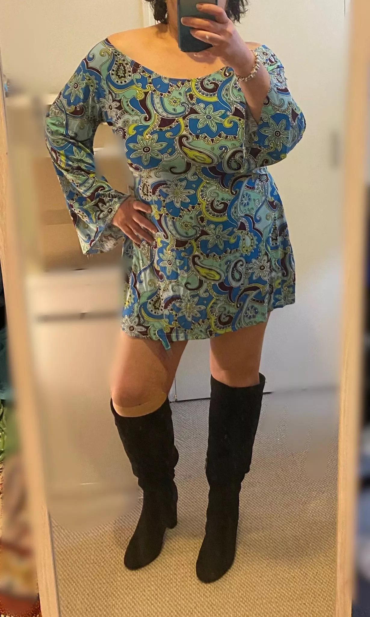 I’m your amateur curvy girl next door type. I take photos in my spare bedroom