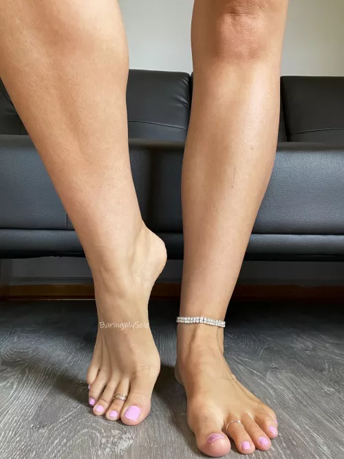 Look at my cute little piggies