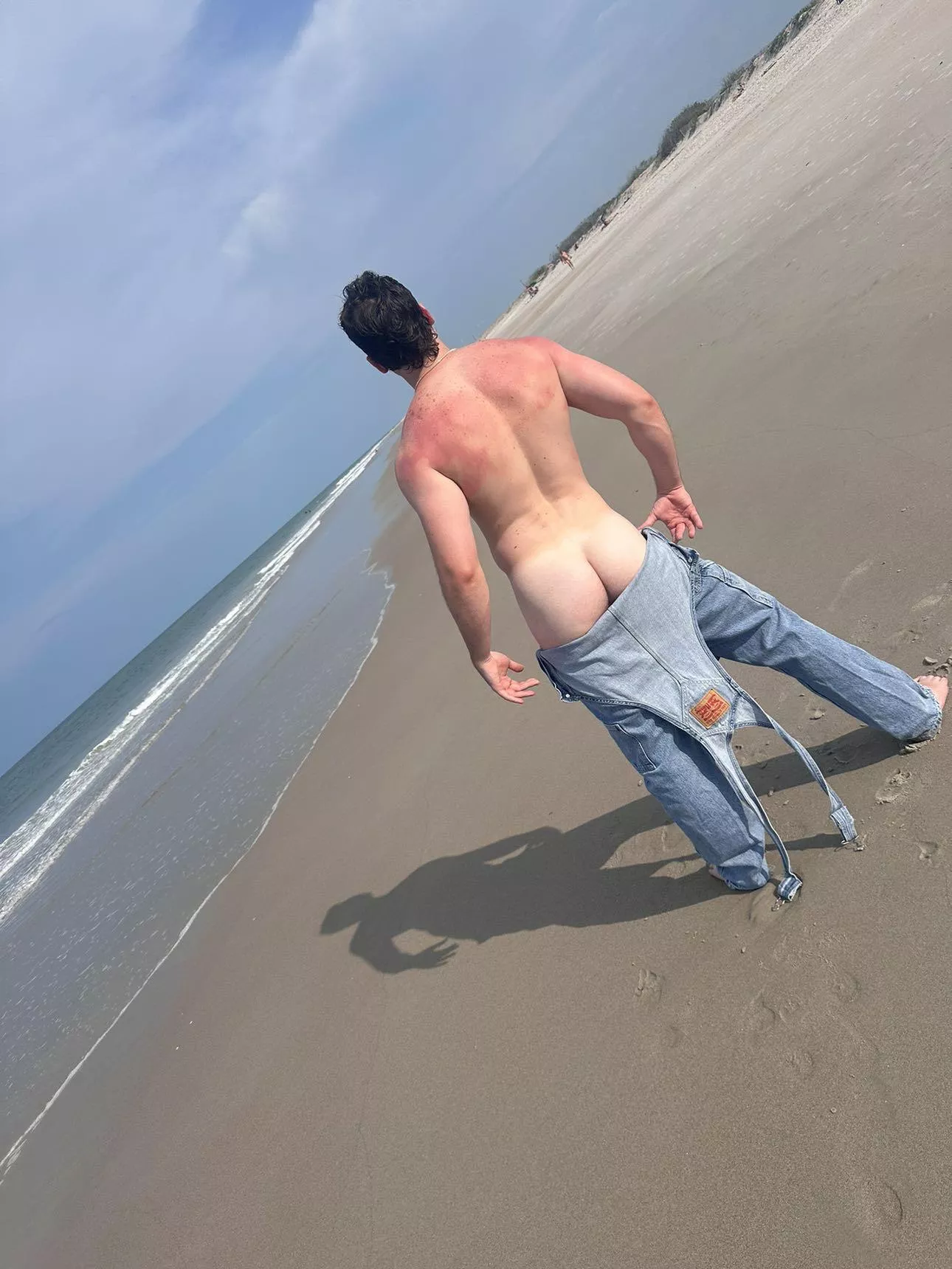 Love letting down my overalls at the beach 🏝️ felt good taking em off after this photo 😈