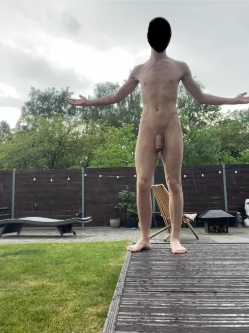 Naked under the rain 