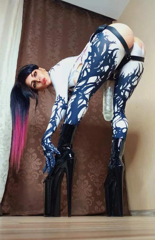 Oops, it seems my dick doesn't fit into the suit