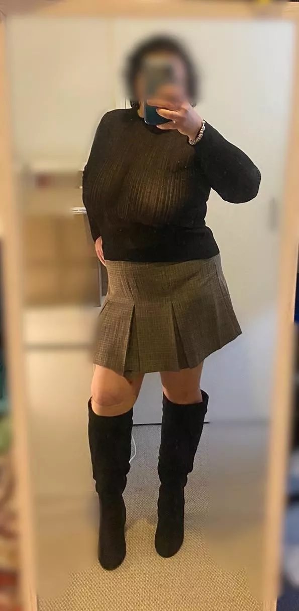 Pop that hip baby, curvy is the new cute!