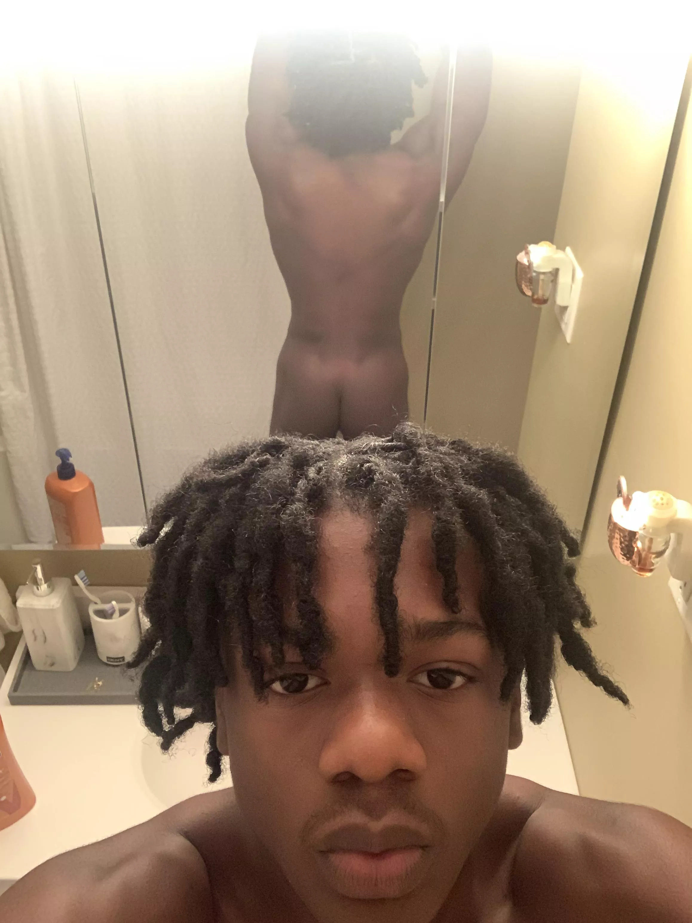 18 vers twink into cute white guys around my age I’m in cuyahoga falls Ohio dm me I can host