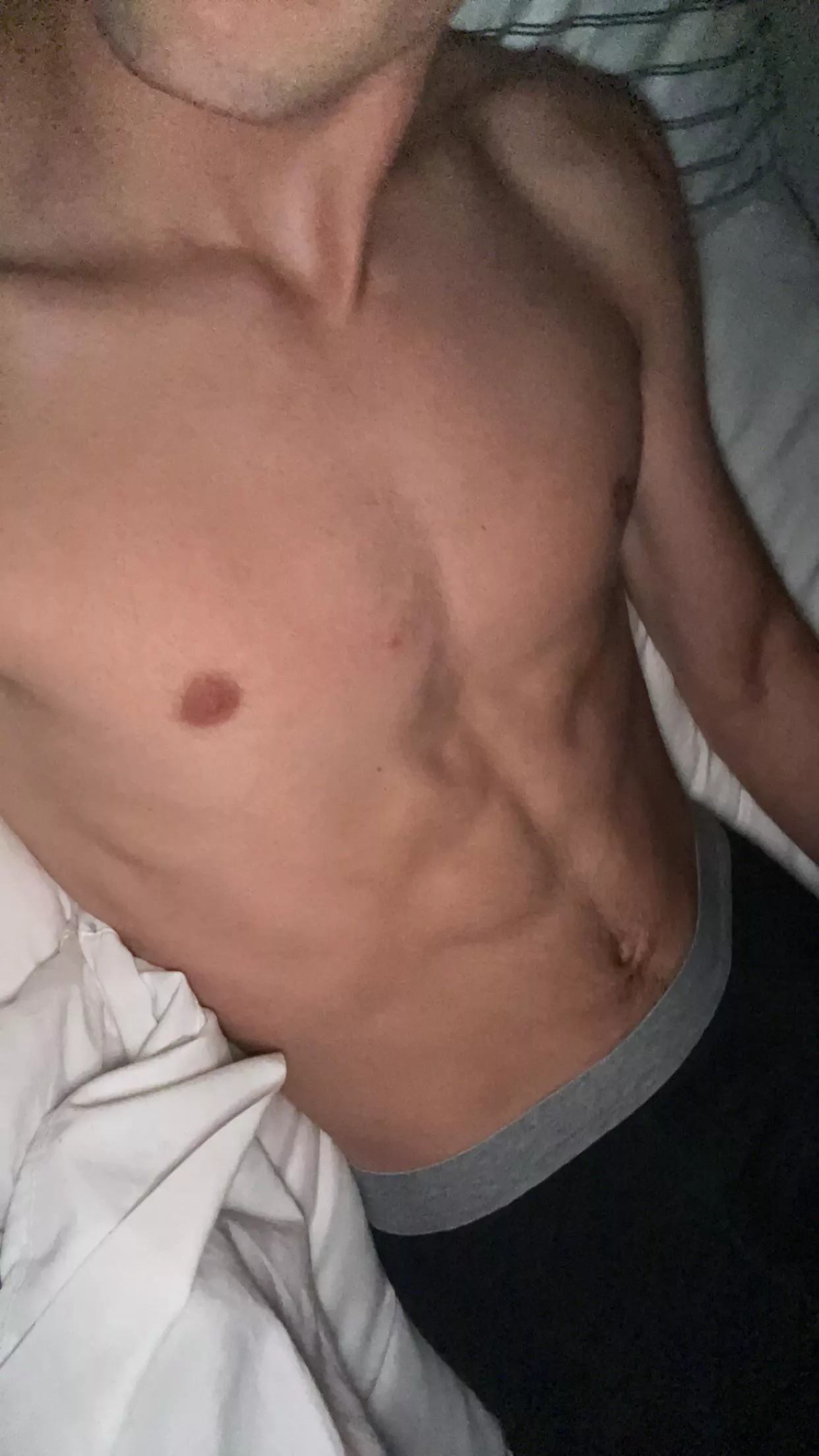 19m twink looking for muscular/masc guys to jo w, add @glol6213