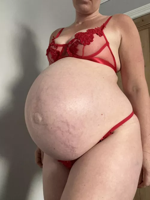 Do you like pregnant mommy in red
