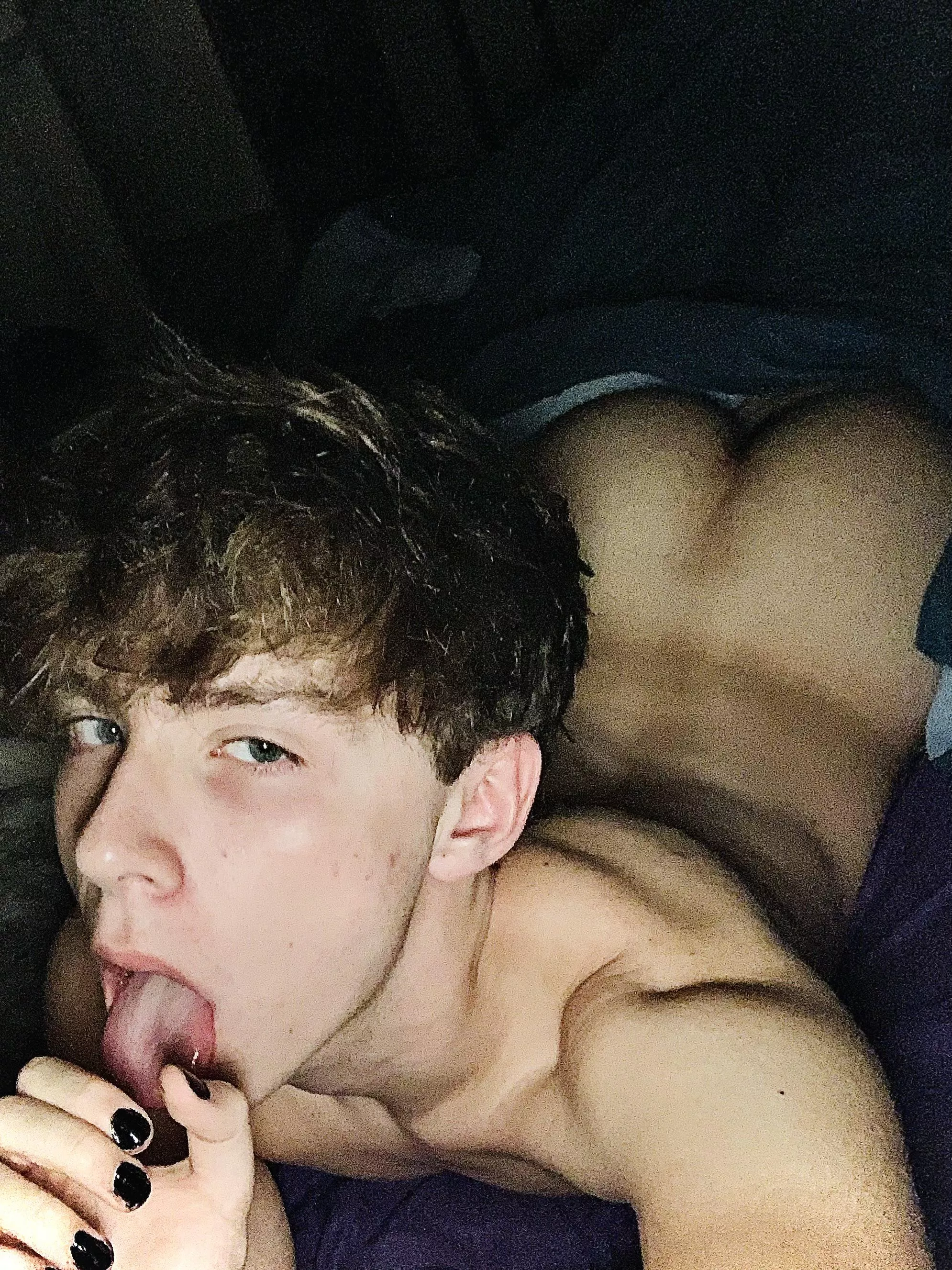 feelin a lil lonely in bed~ 🥺