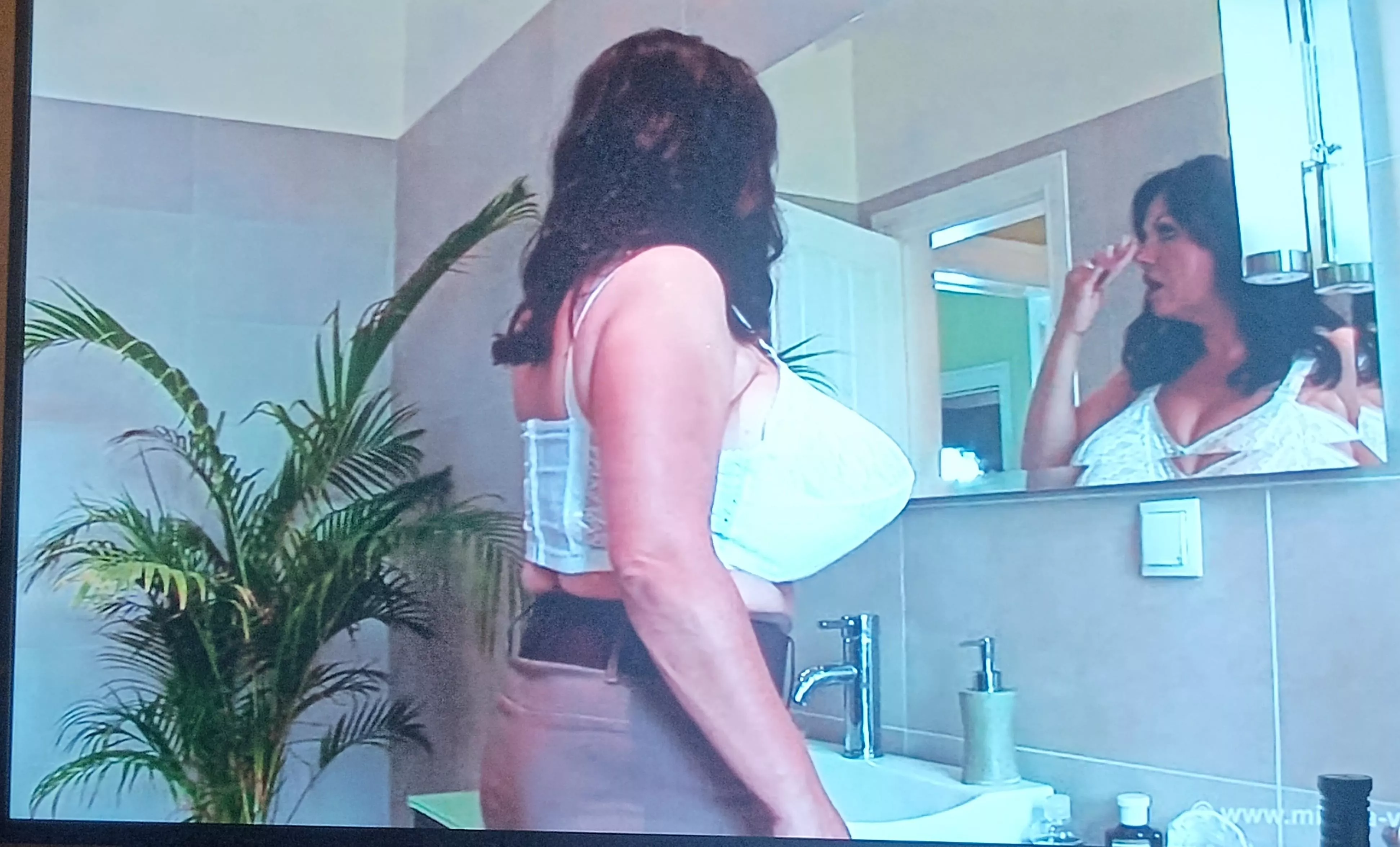 Love her especially in a bra 😍