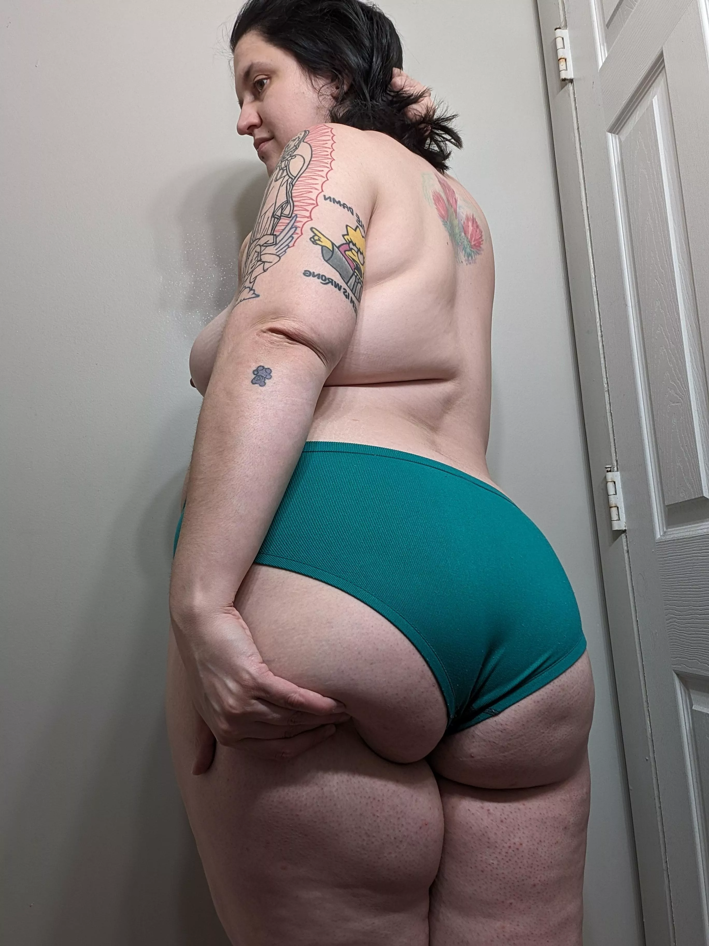 Pin me against the wall... I dare you 🫣