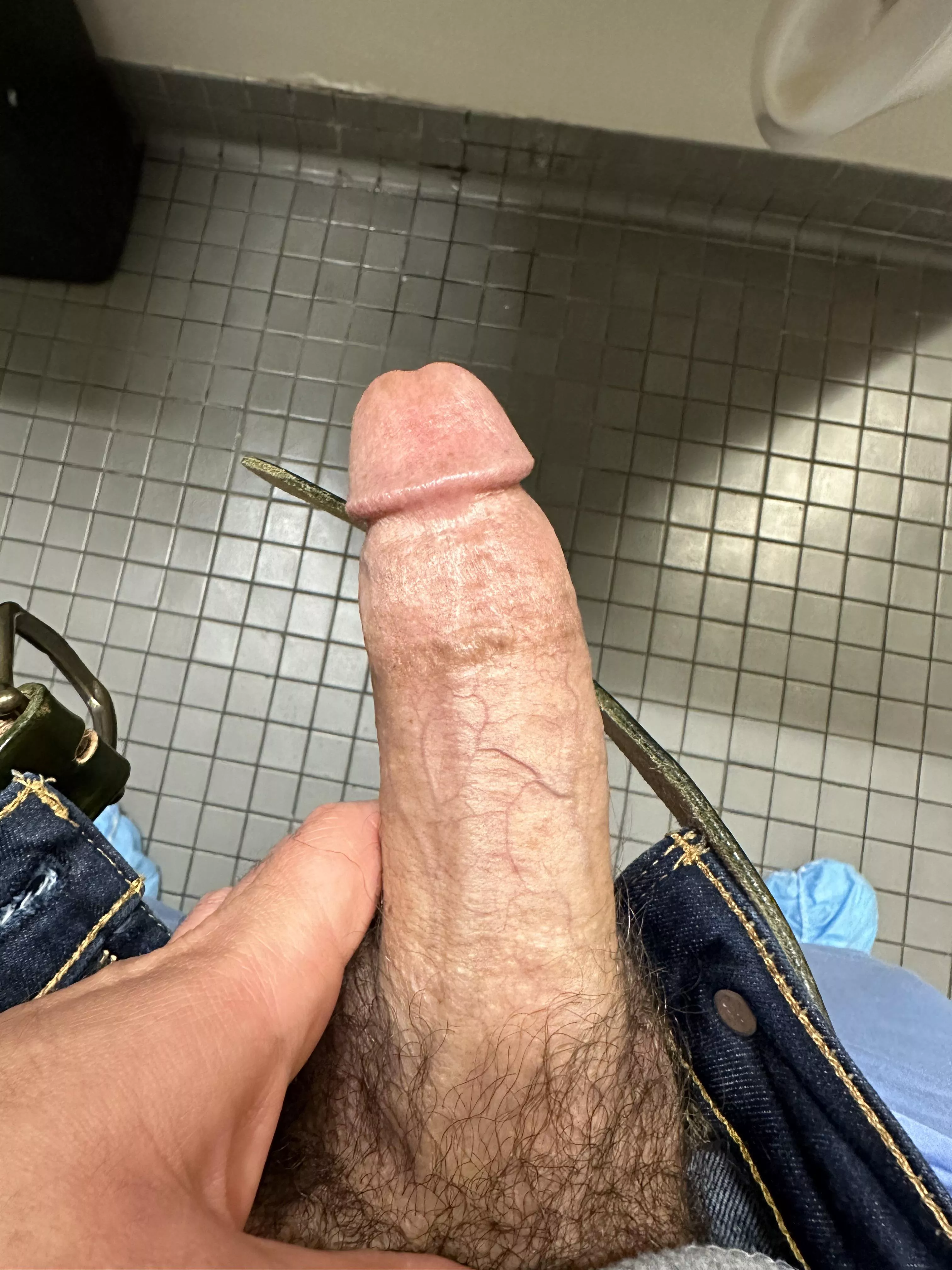 Who wants to come suck me off at work?