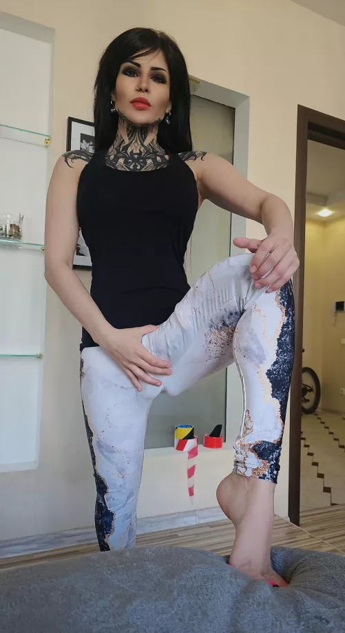 Would you go on a date with a girl who has something that big in her pants?