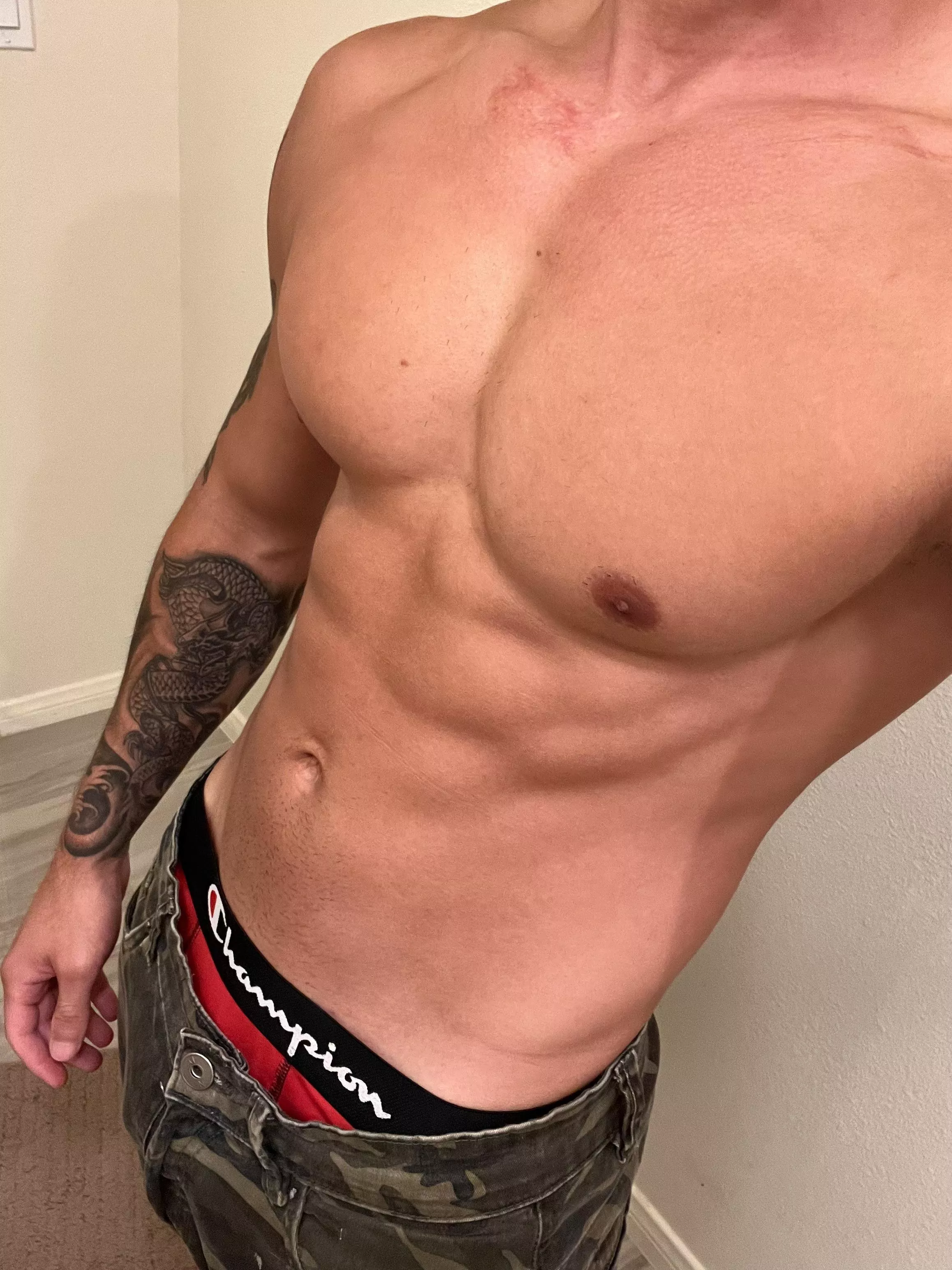 [23] Feeling lean and mean at 6’3 217lbs 😈💪🏽