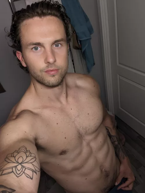 Abs anyone ? 😉💪