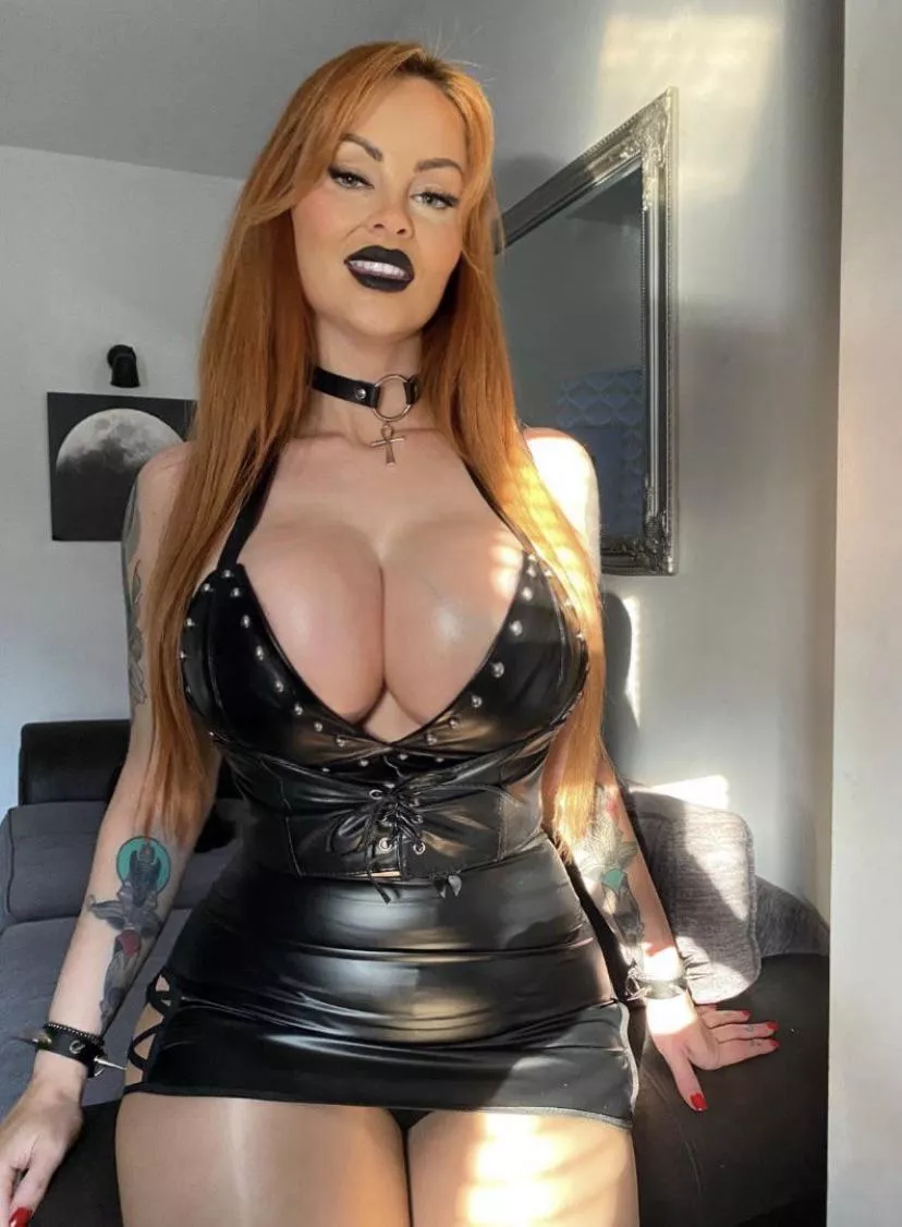 Black lipstick and leather 🖤