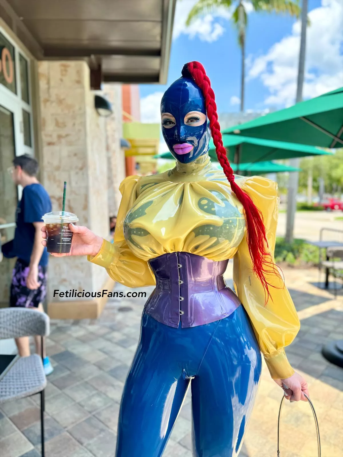 Coffee in Florida ☕️ Just getting an ice coffee because it’s too warm for hot coffee 😅🌴☀️ 