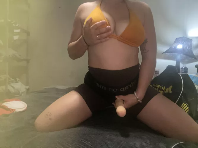Come and suck Mama's cock 😈